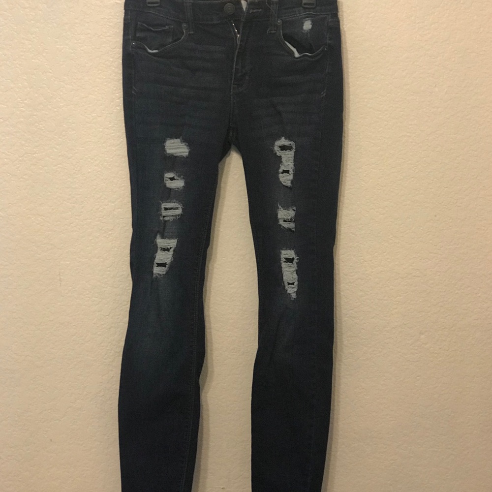 Skinny jeans w/ rips